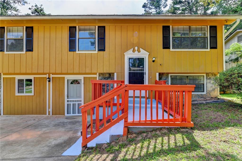 2484 Rhoanoke Drive Property Photo 1