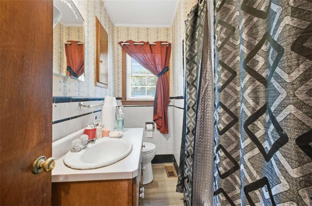 110 Linden Street Property Photo 16