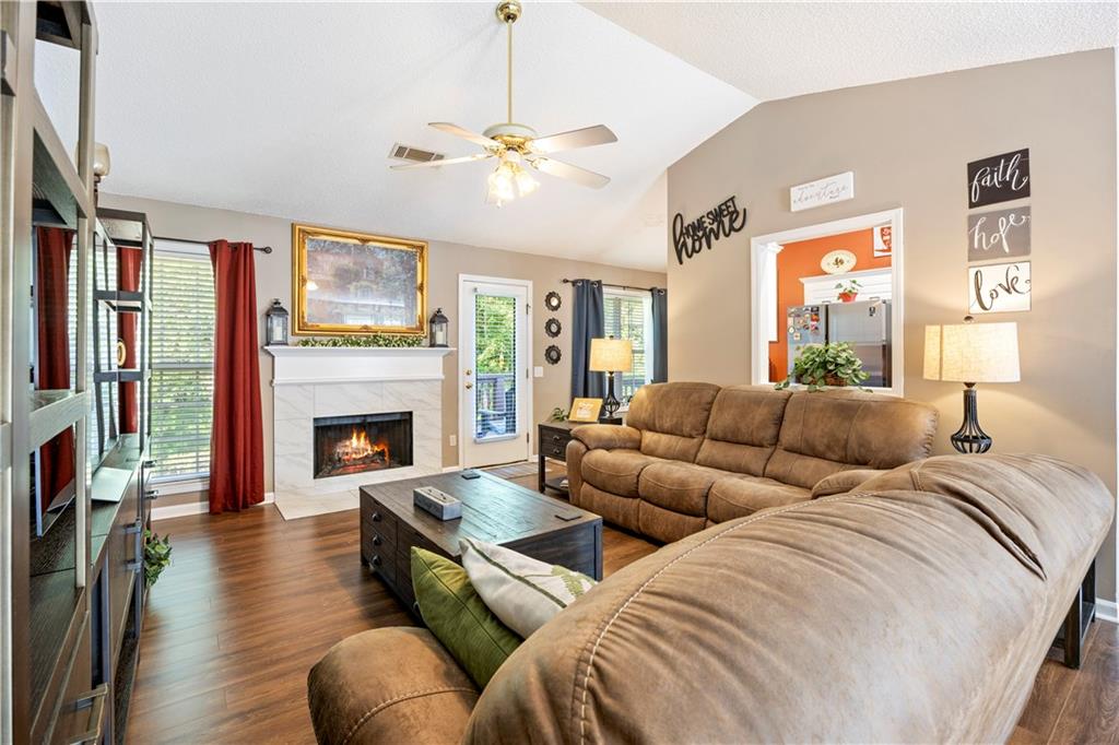 323 Natchez Circle Property Photo 4
