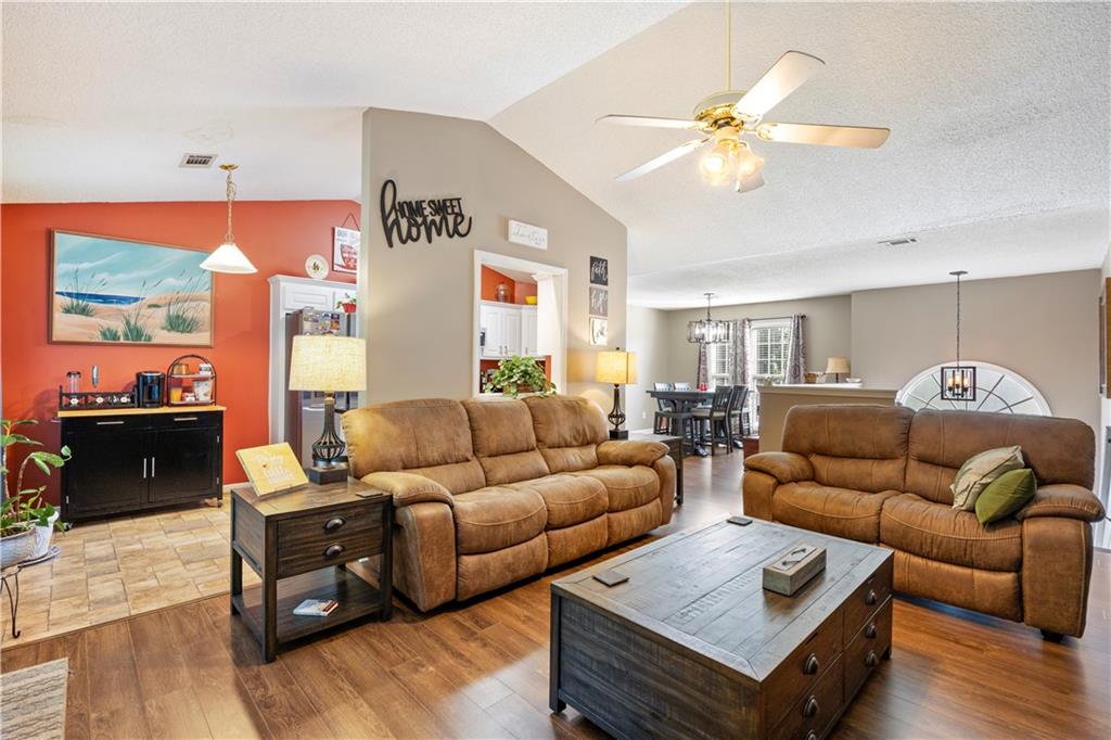 323 Natchez Circle Property Photo 6