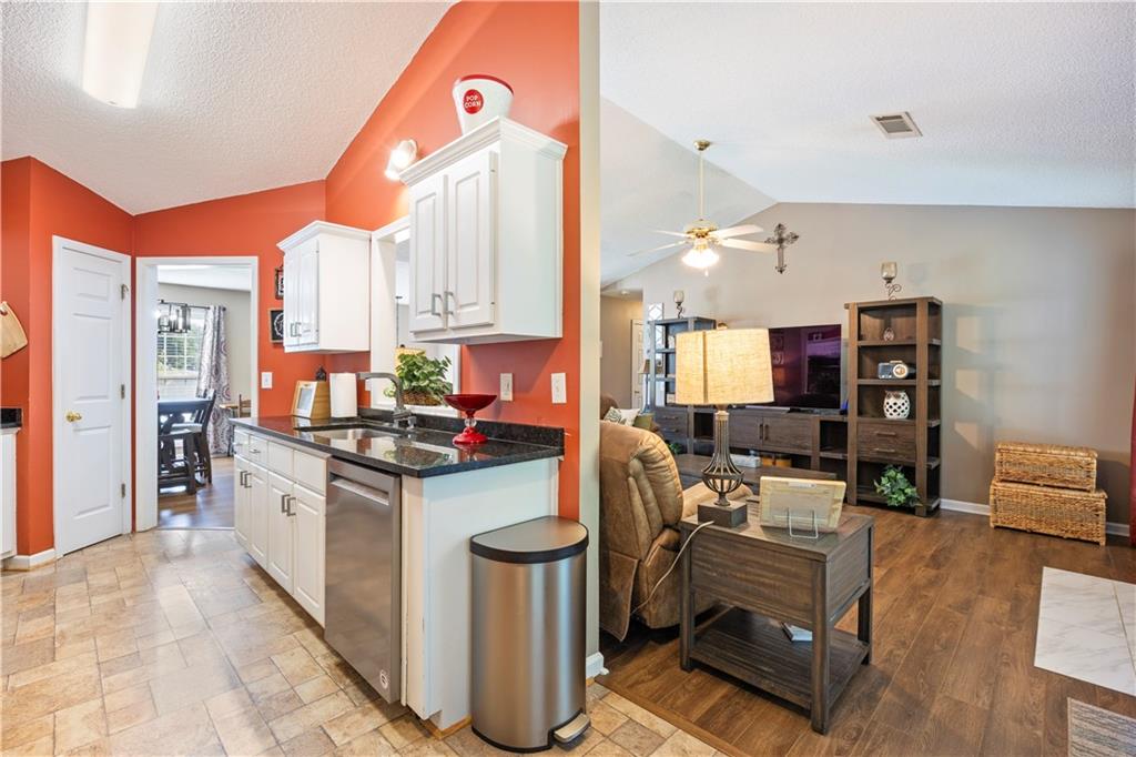 323 Natchez Circle Property Photo 8