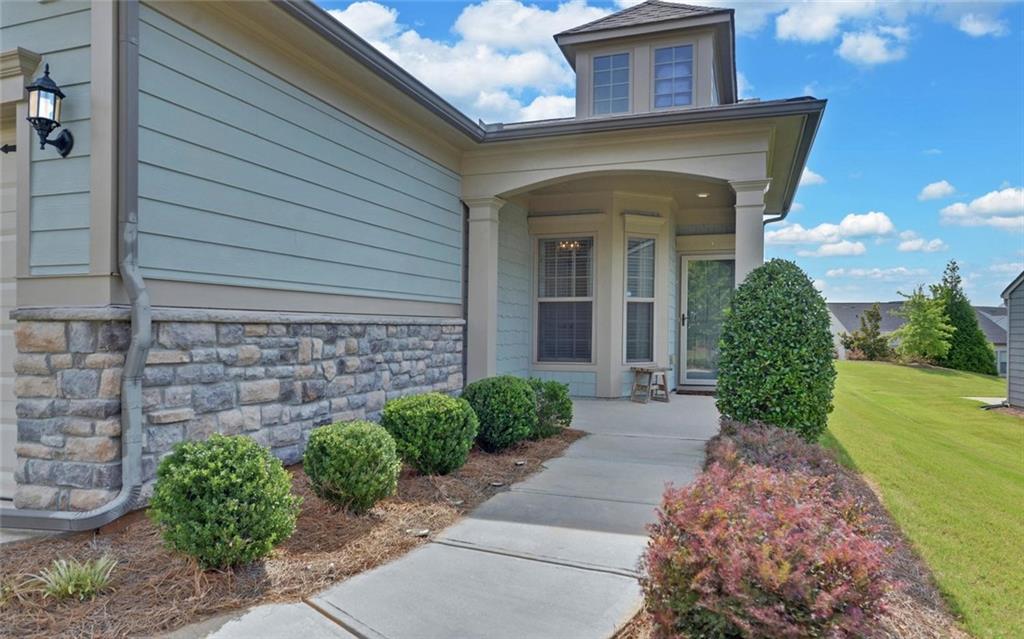 5690 Maple Bluff Way Property Photo 3