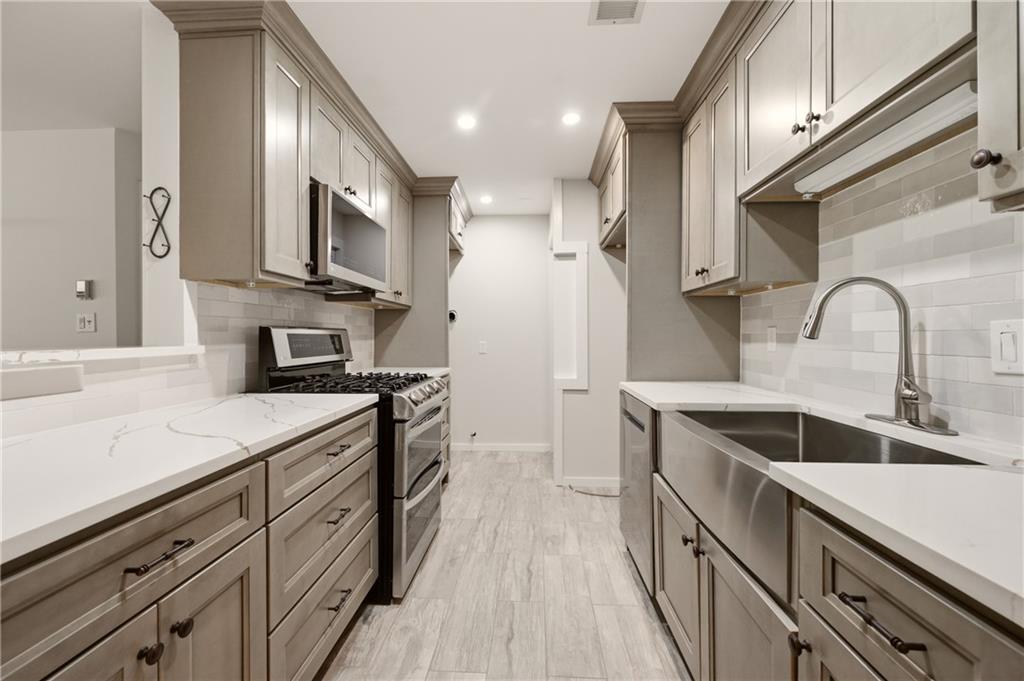 515 Berkeley Woods Drive Property Photo 2