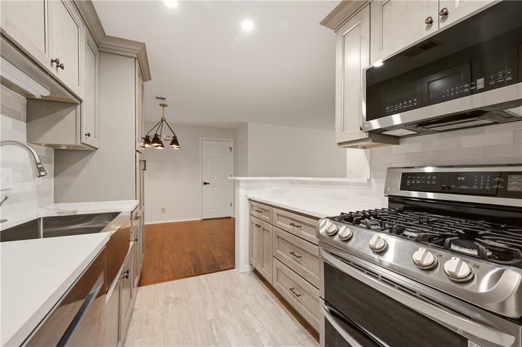515 Berkeley Woods Drive Property Photo 11
