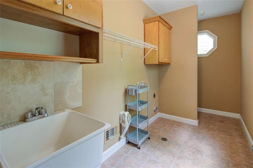 8145 Bennett Lane Property Photo 11