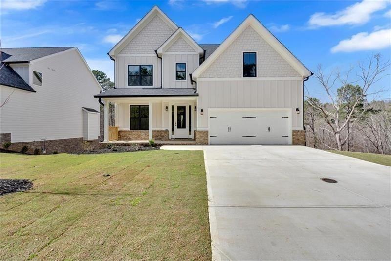 648 Longwood Place Property Photo 2