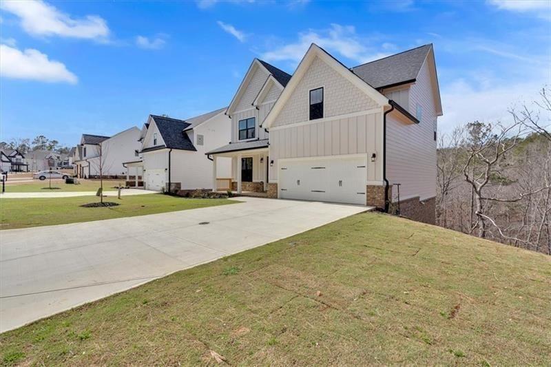 648 Longwood Place Property Photo 3