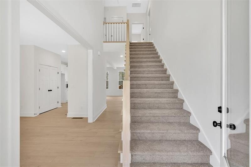 648 Longwood Place Property Photo 6
