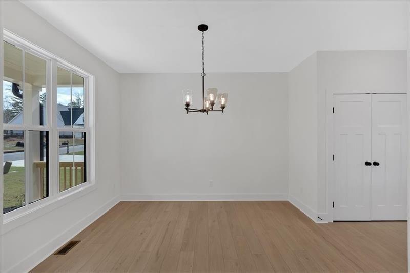 648 Longwood Place Property Photo 8