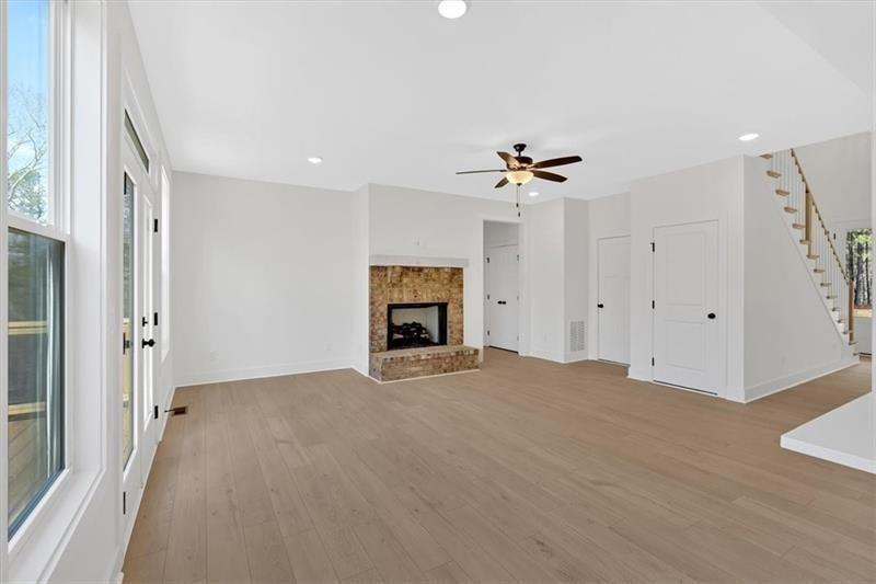 648 Longwood Place Property Photo 10
