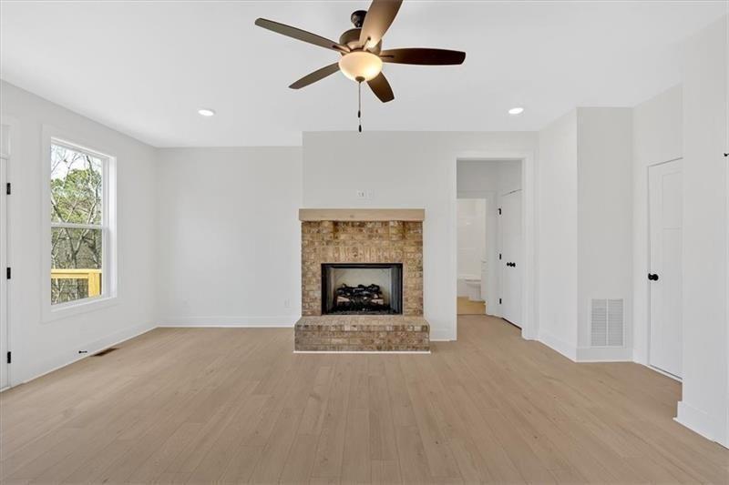 648 Longwood Place Property Photo 11
