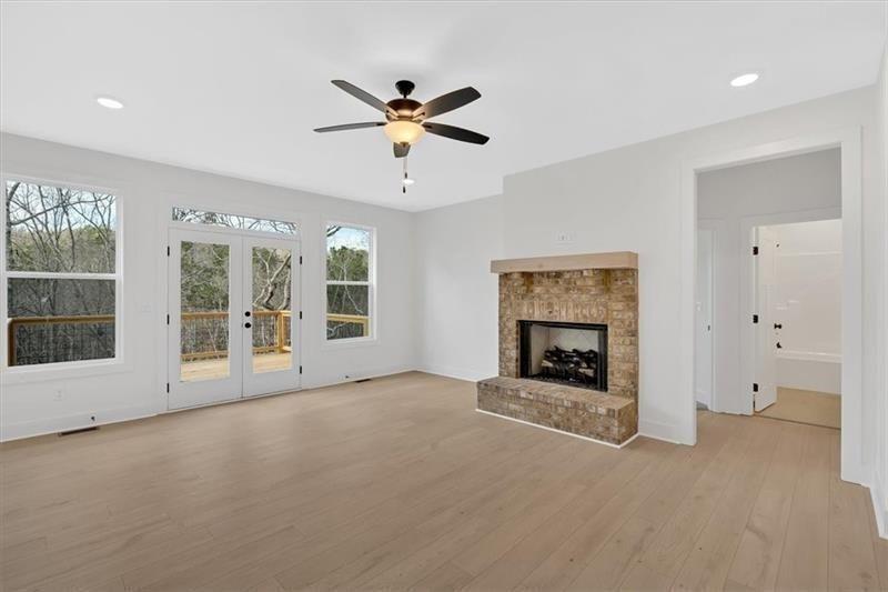 648 Longwood Place Property Photo 12