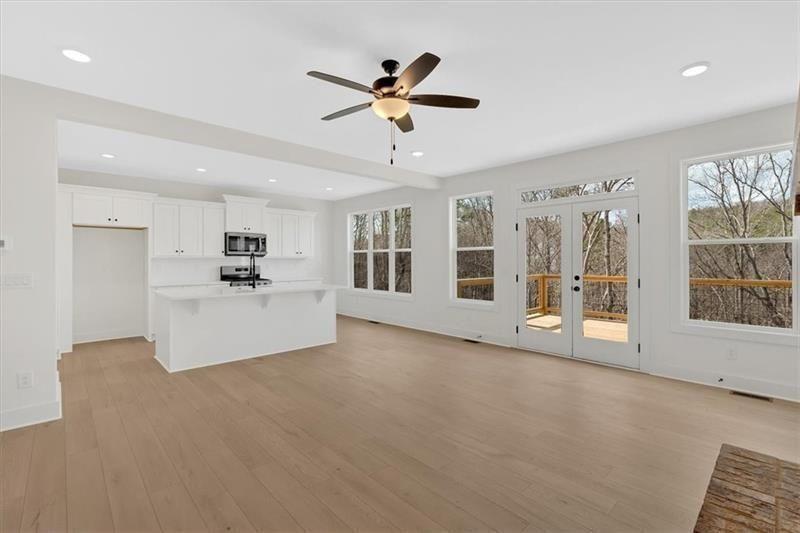 648 Longwood Place Property Photo 13