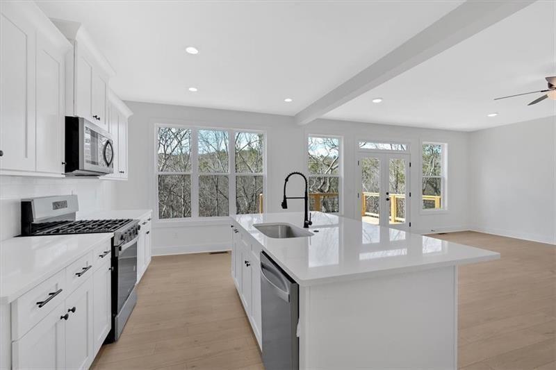 648 Longwood Place Property Photo 15