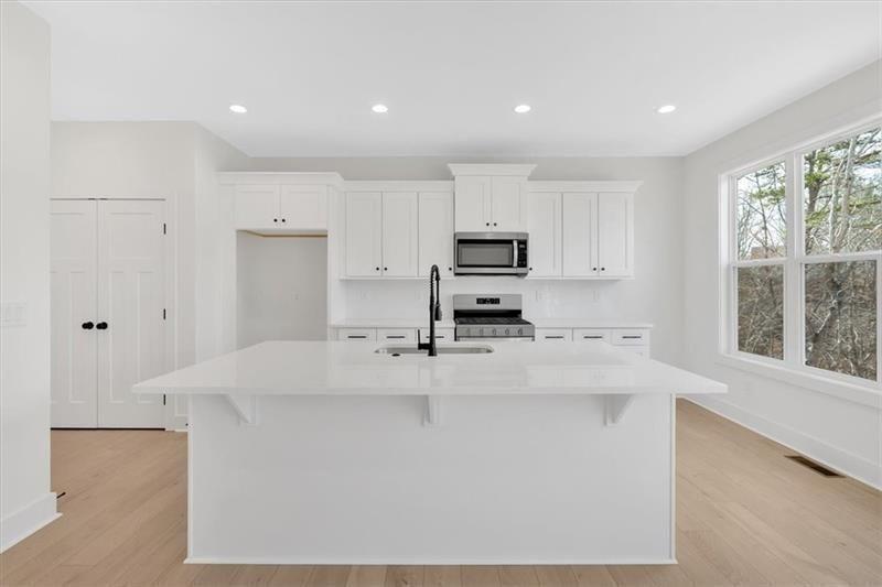 648 Longwood Place Property Photo 17