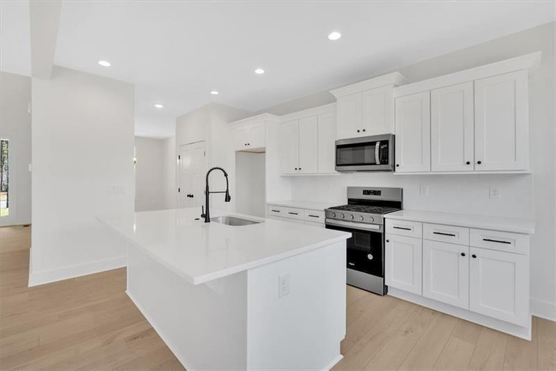 648 Longwood Place Property Photo 18