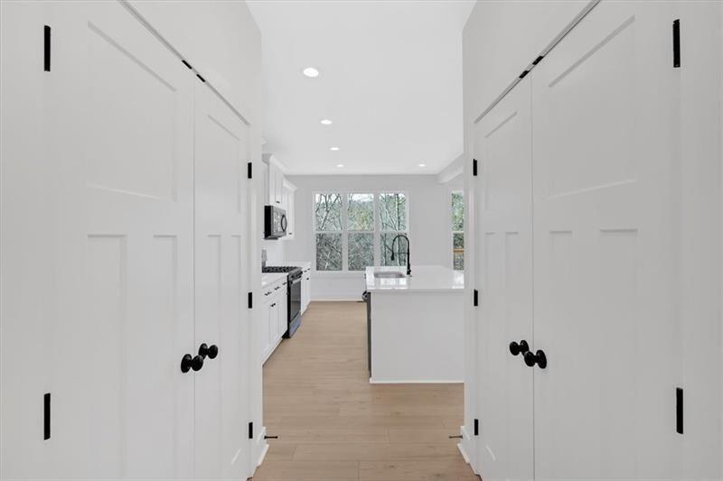 648 Longwood Place Property Photo 20