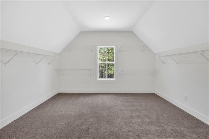 648 Longwood Place Property Photo 31