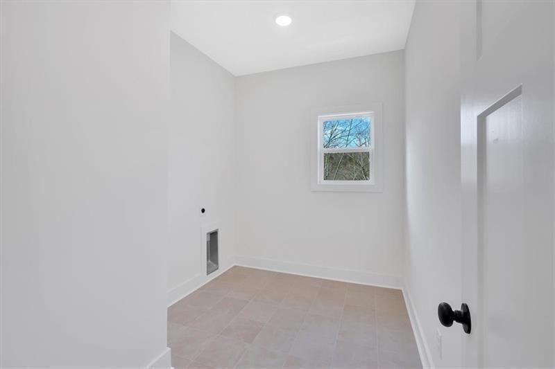 648 Longwood Place Property Photo 32