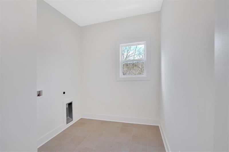 648 Longwood Place Property Photo 33