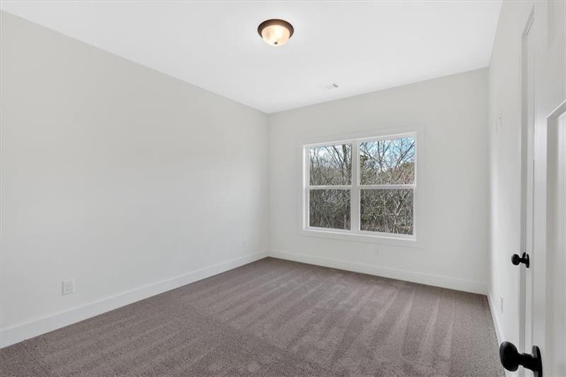 648 Longwood Place Property Photo 34