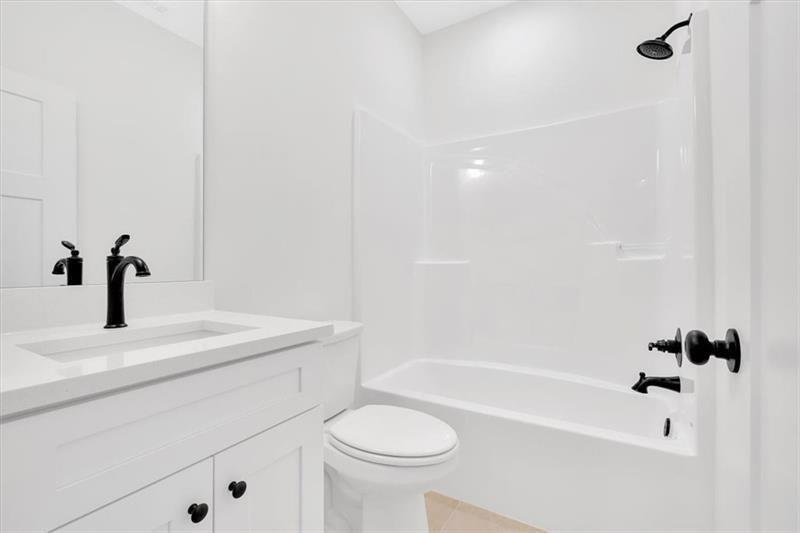 648 Longwood Place Property Photo 36
