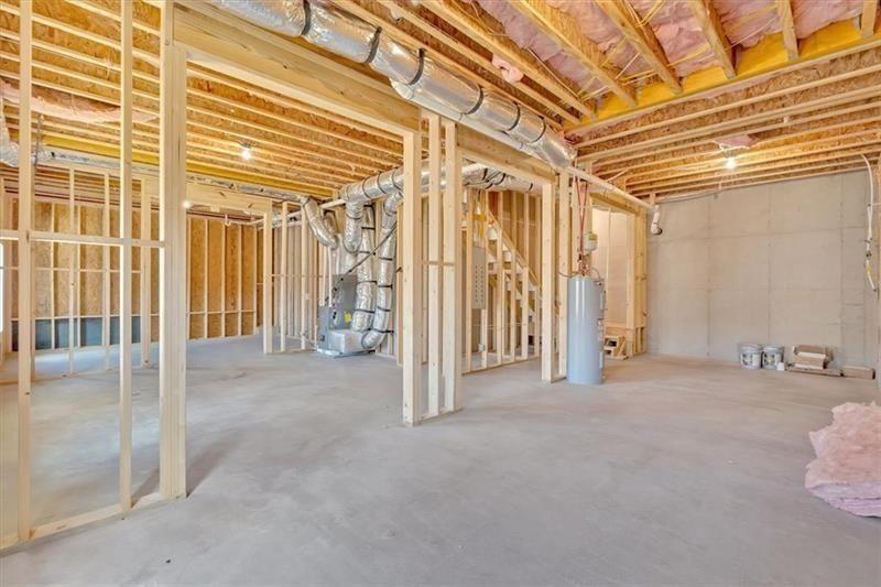 648 Longwood Place Property Photo 38