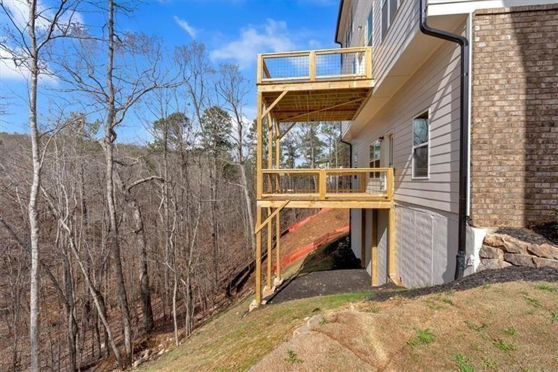 648 Longwood Place Property Photo 42