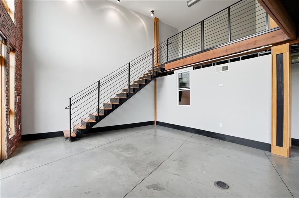 7803673 Property Photo 5