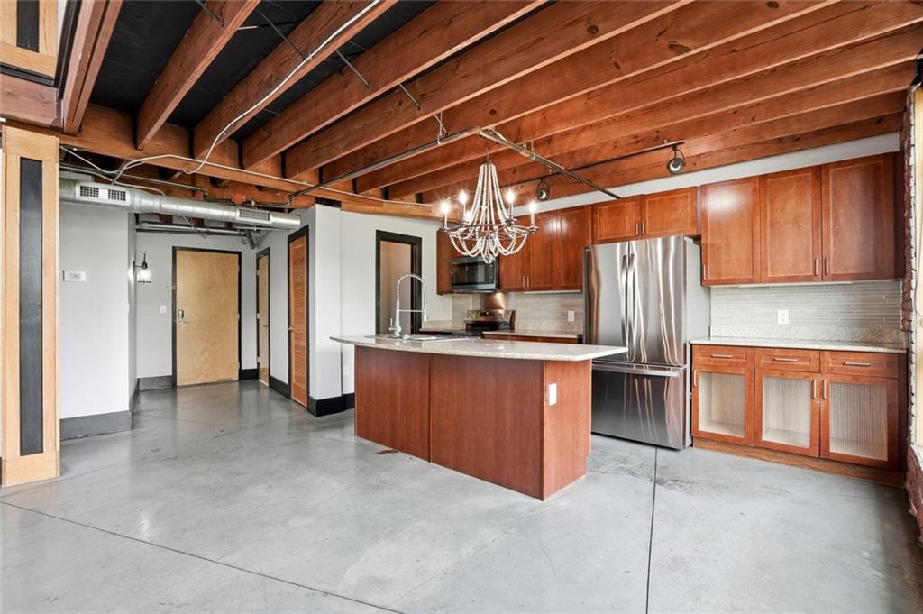 7803673 Property Photo 6