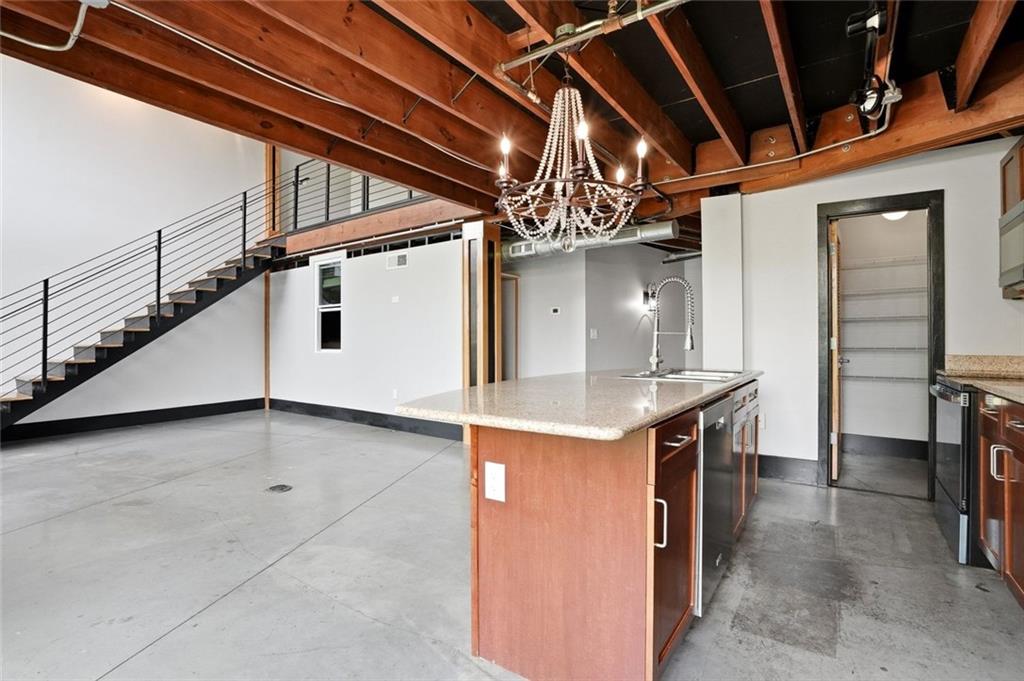 7803673 Property Photo 17
