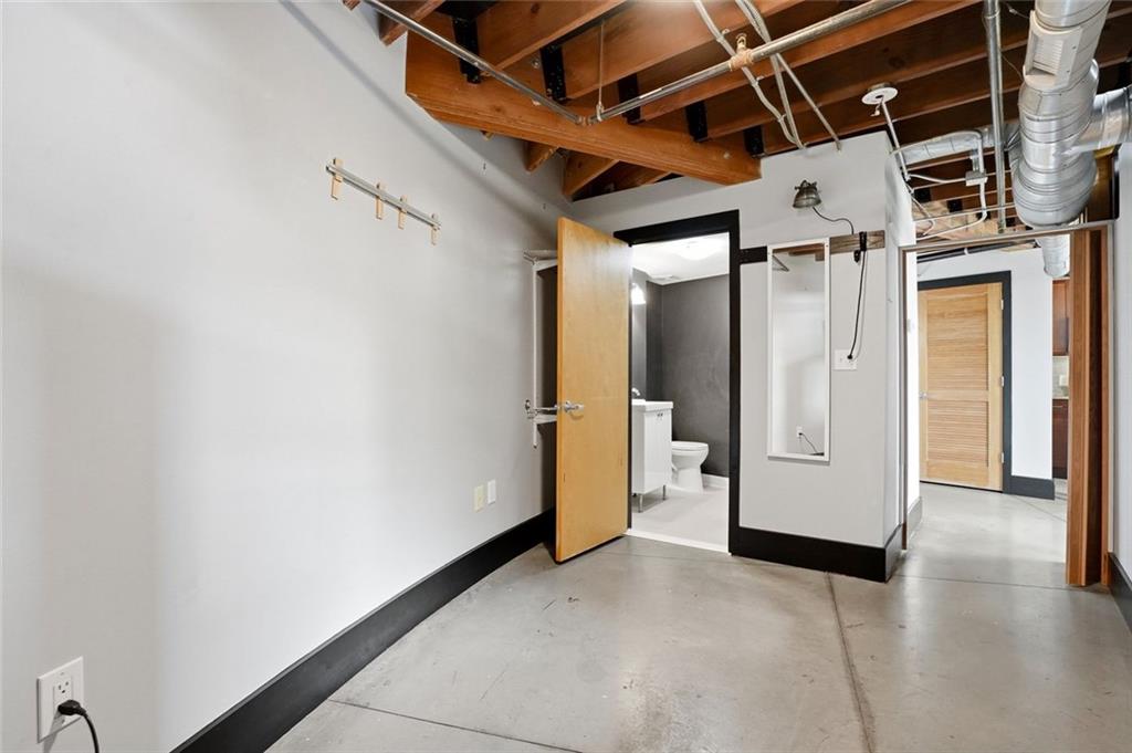 7803673 Property Photo 22