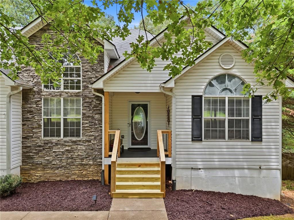 460 Kerry Drive Property Photo 2