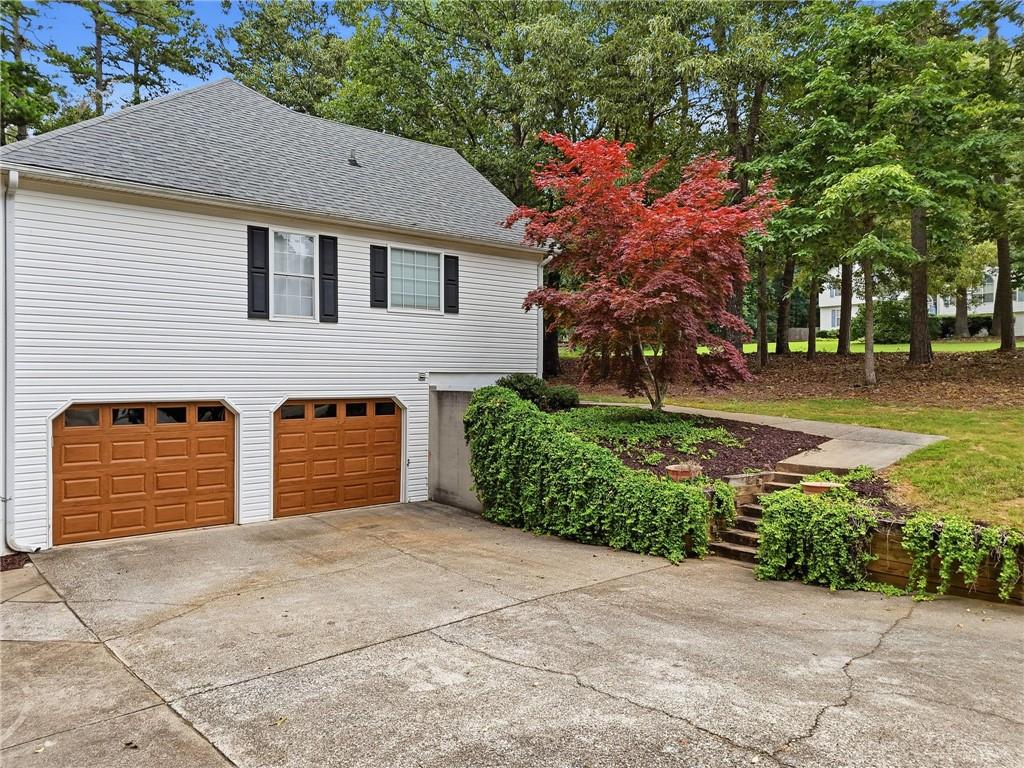 460 Kerry Drive Property Photo 3