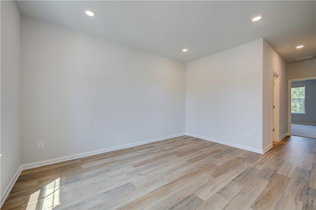 605 Button Grove Property Photo 5