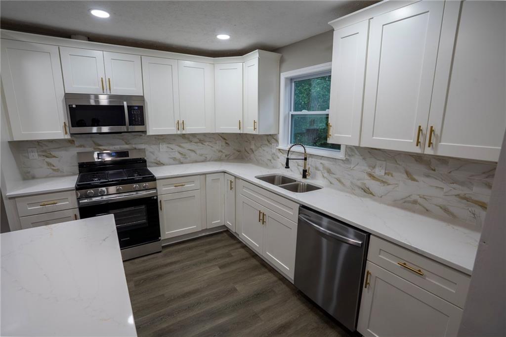 4318 Buckingham Place Property Photo 6