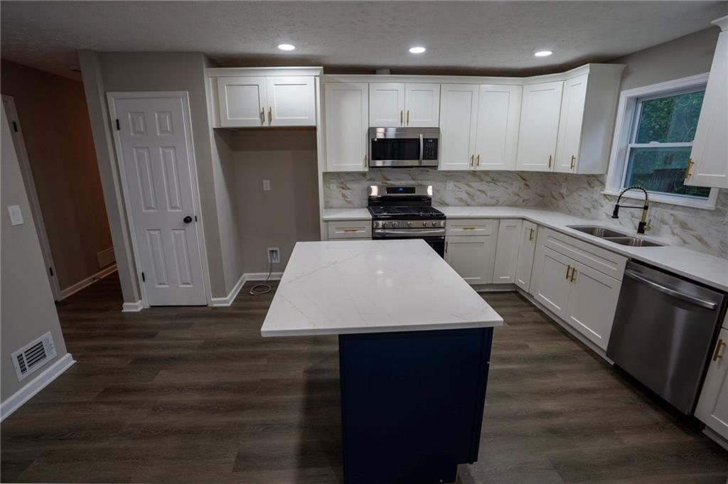 4318 Buckingham Place Property Photo 7