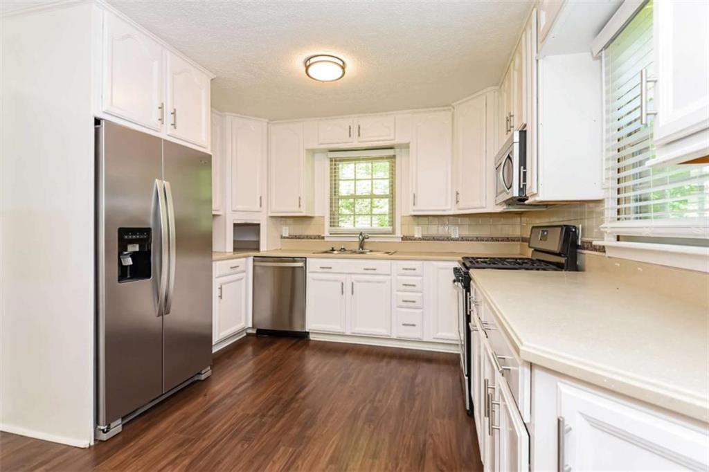 6581 Windsor Drive Property Photo 7