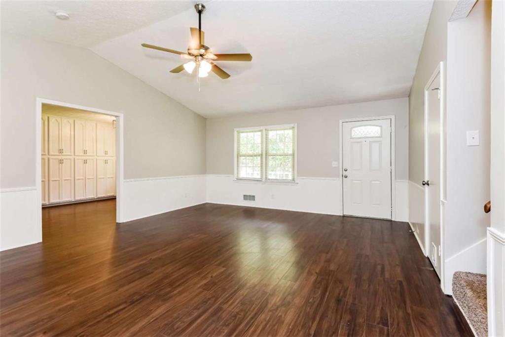 6581 Windsor Drive Property Photo 10