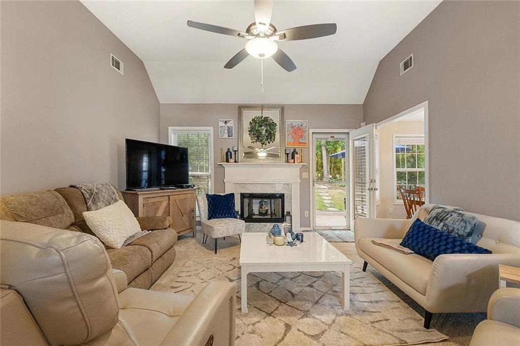 1114 Chateau Terrace Property Photo 11