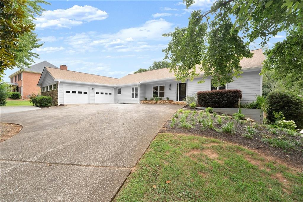 560 Saddle Creek Circle Property Photo 1