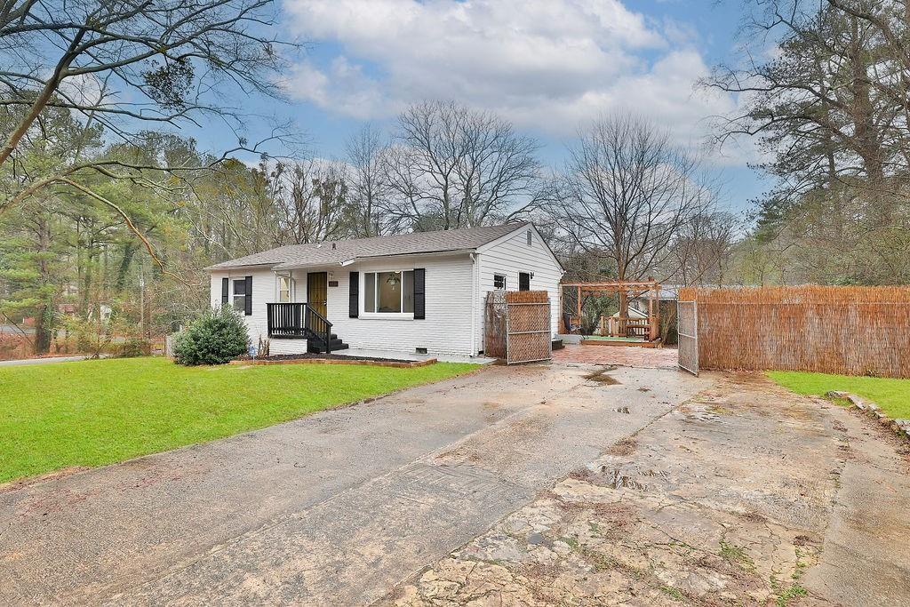 647 Alfred Road Nw Property Photo 1