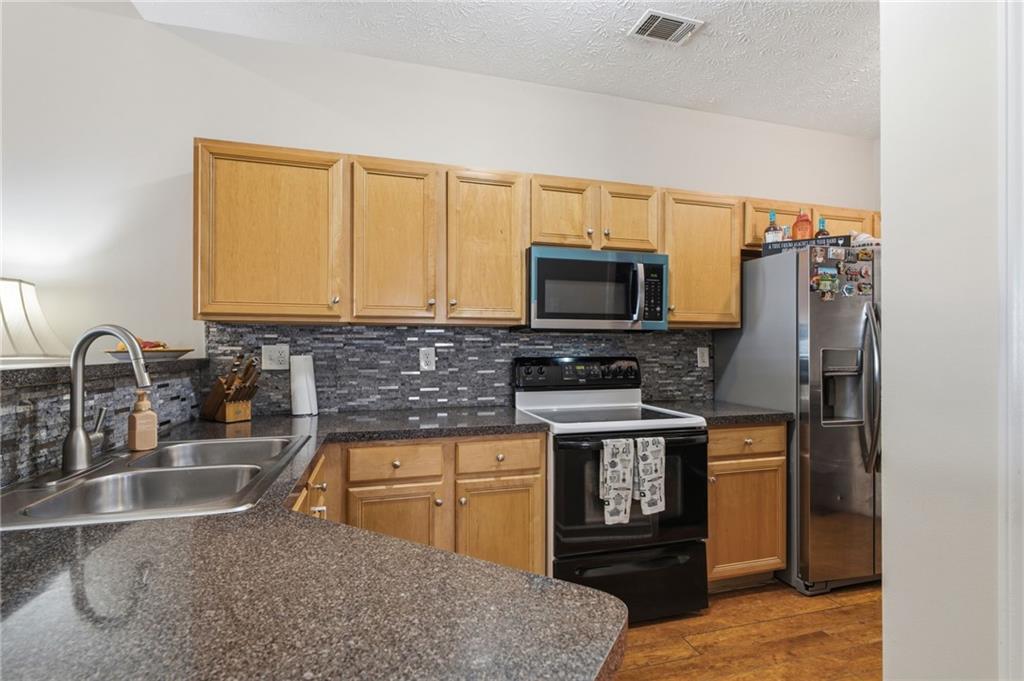 5009 Timber Hills Drive Property Photo 9
