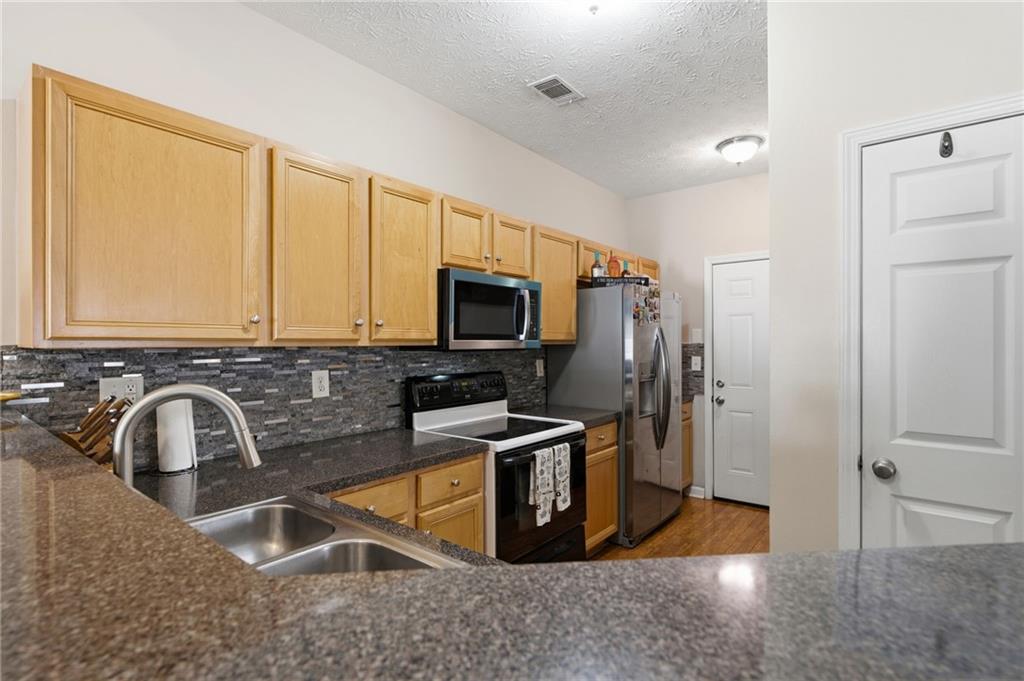 5009 Timber Hills Drive Property Photo 10