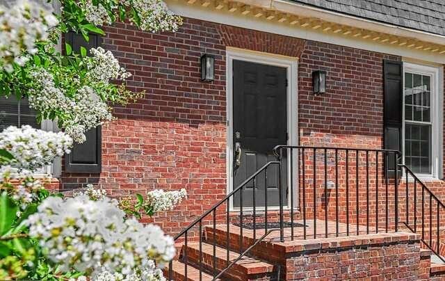 8375 Dunwoody Place Property Photo 3