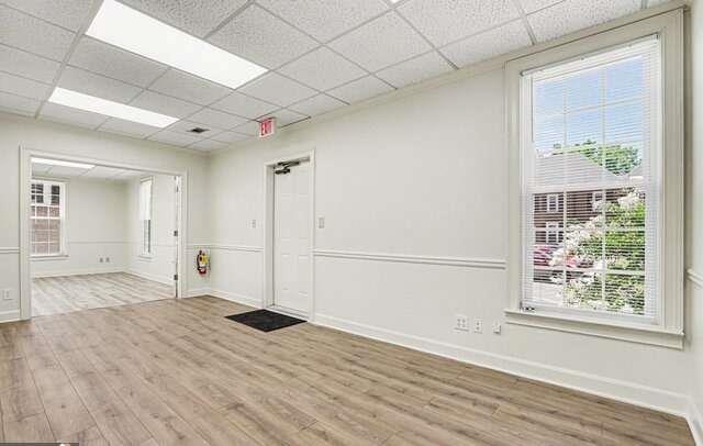 8375 Dunwoody Place Property Photo 4