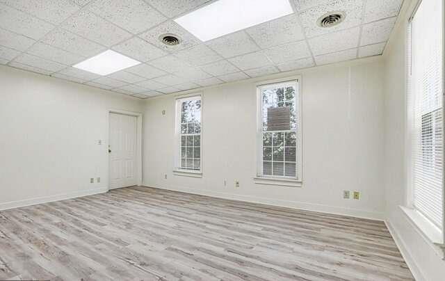 8375 Dunwoody Place Property Photo 9