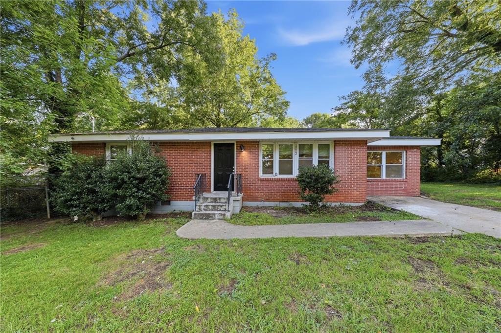 1112 Valley View Road SE Property Photo 1