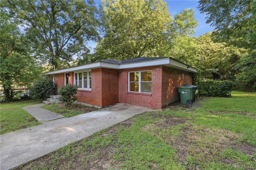 1112 Valley View Road Se Property Photo 2