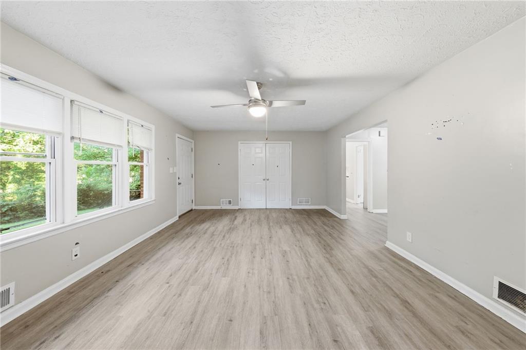 1112 Valley View Road Se Property Photo 11